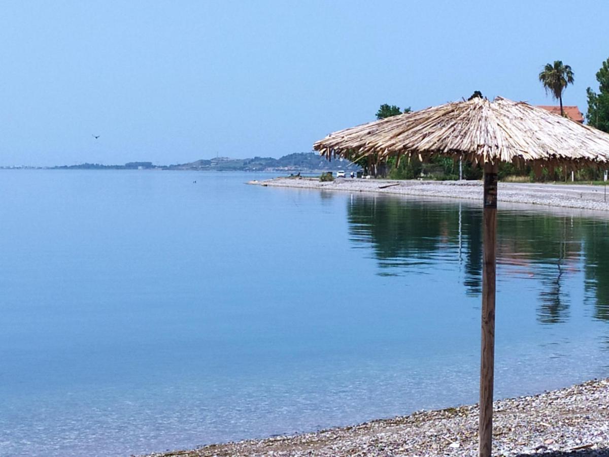 Nafpaktos beach Apartment Buitenkant foto